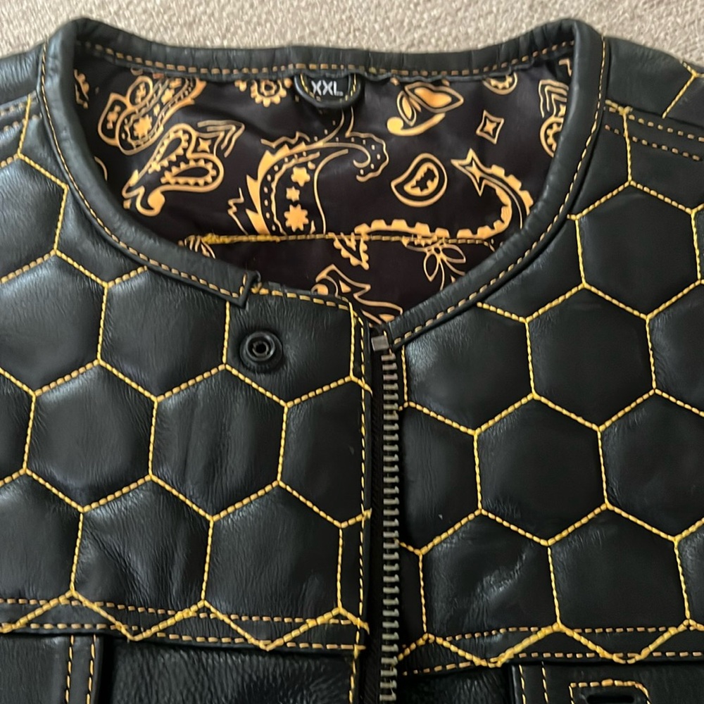 Brand new leather riding vest never worn perfect condition..